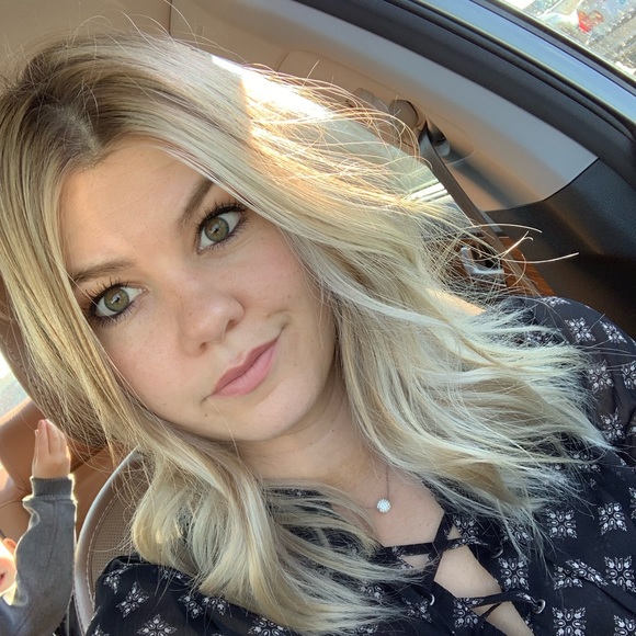 Meet your Posher, Ashley - Picture 1 of 2